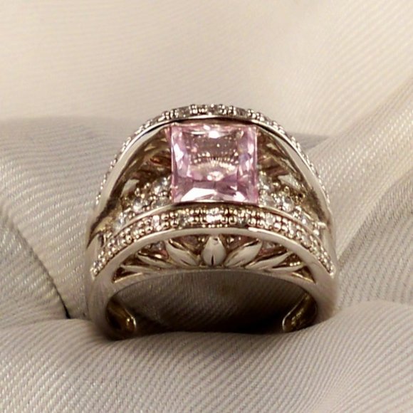 New Vintage Victoria Wieck Lite Pink Princess Cubic Zirconias Silver Ring